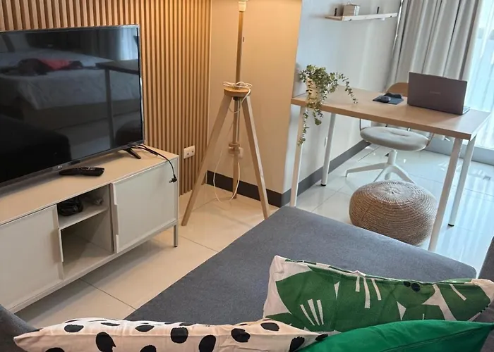 Uptown Parksuites Bgc & Free Parking