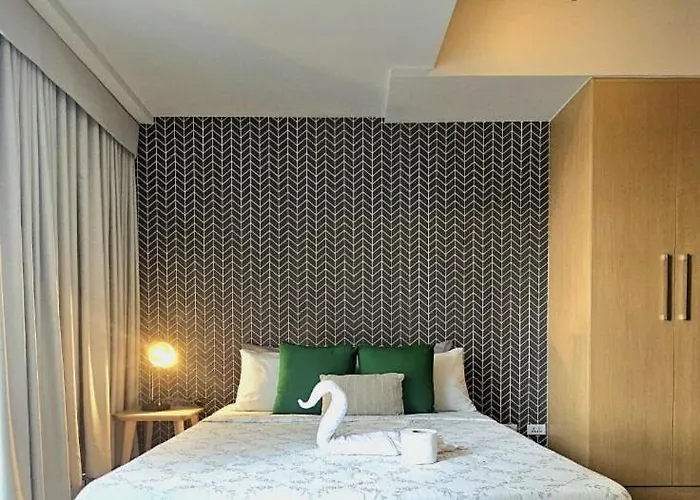 Uptown Parksuites Bgc & Free Parking
